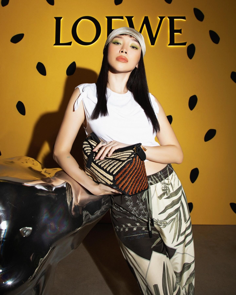 Hình ảnh phá cách từ dự án album cong Tóc Tiên