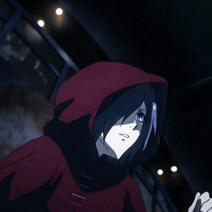 Touka Kirishima age 18 tuổi khi lần đầu xuất hiện trong truyện