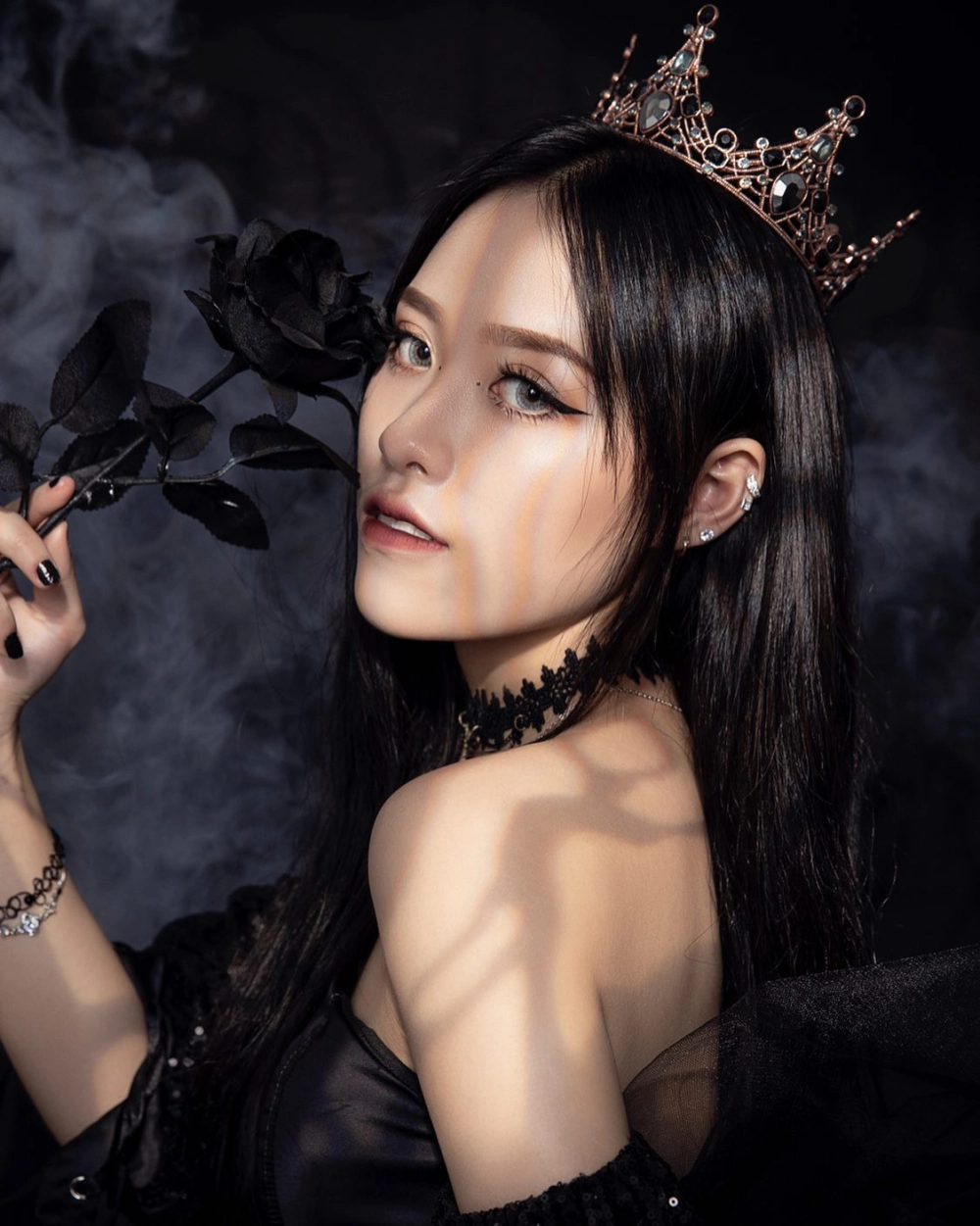 Góc sân khấu ấn tượng khi Trà Đặng hát