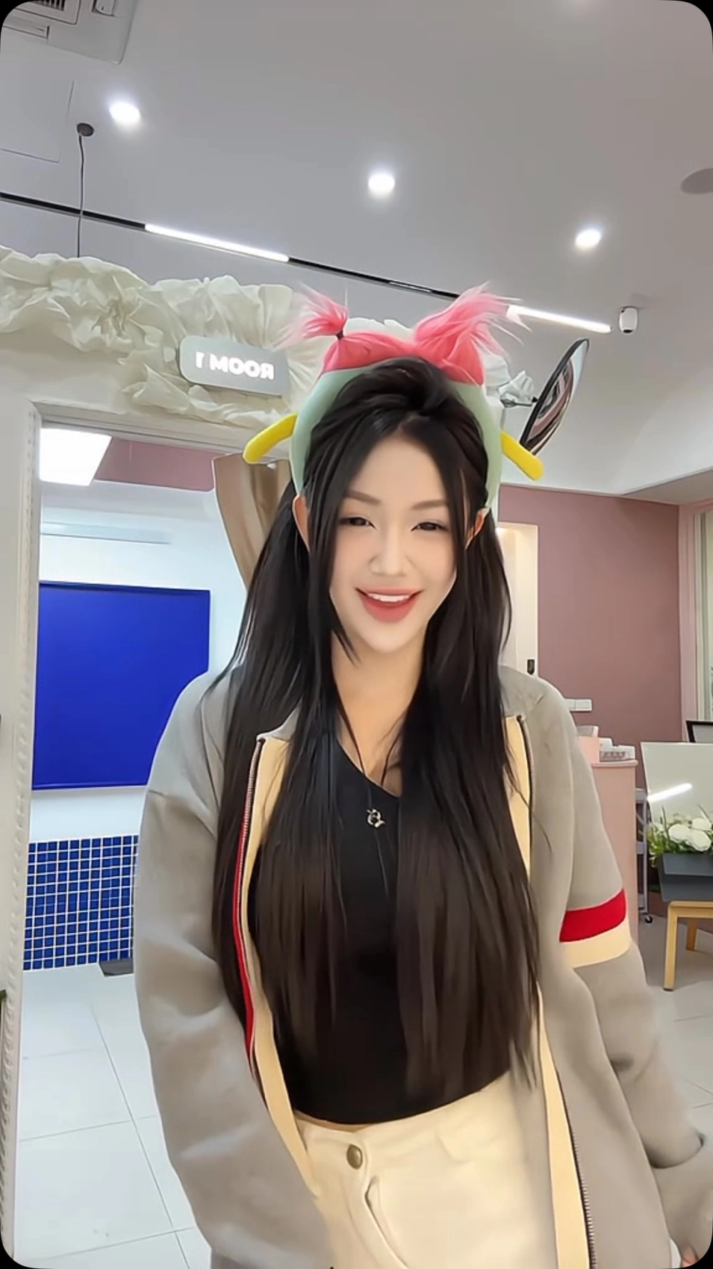 Khung hình táo bạo từ động tối cổ Trần Hà Linh