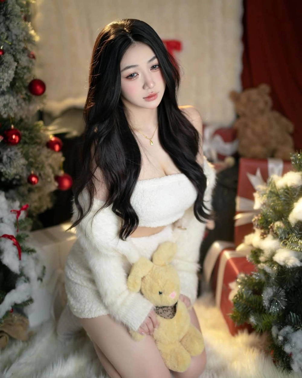 Visual viral từ trend phun nước Trần Hà Linh