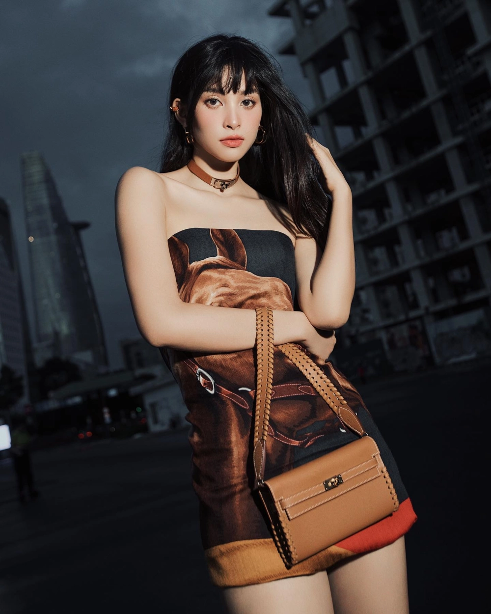 Vẻ đẹp trí tuệ và nền nã của Trần Tiểu Vy học vấn