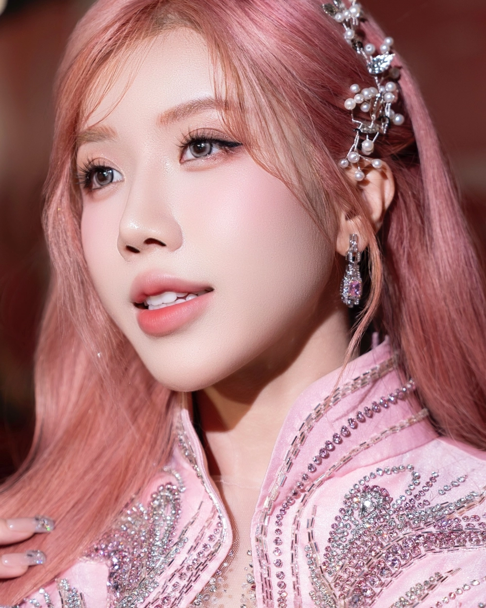 Bộ ảnh thần thái của Trang Pháp đạp gió cực cuốn hút