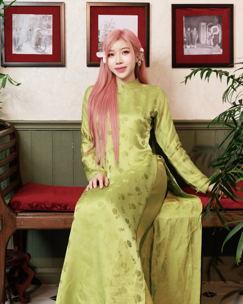 Vẻ ngoài trẻ trung bất ngờ của ca sĩ Trang Pháp sinh năm bao nhiêu