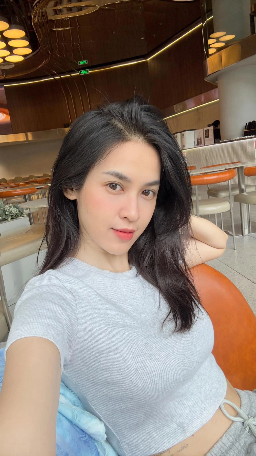 Ảnh sinh nhật rạng rỡ dành riêng cho fan Tú Vi