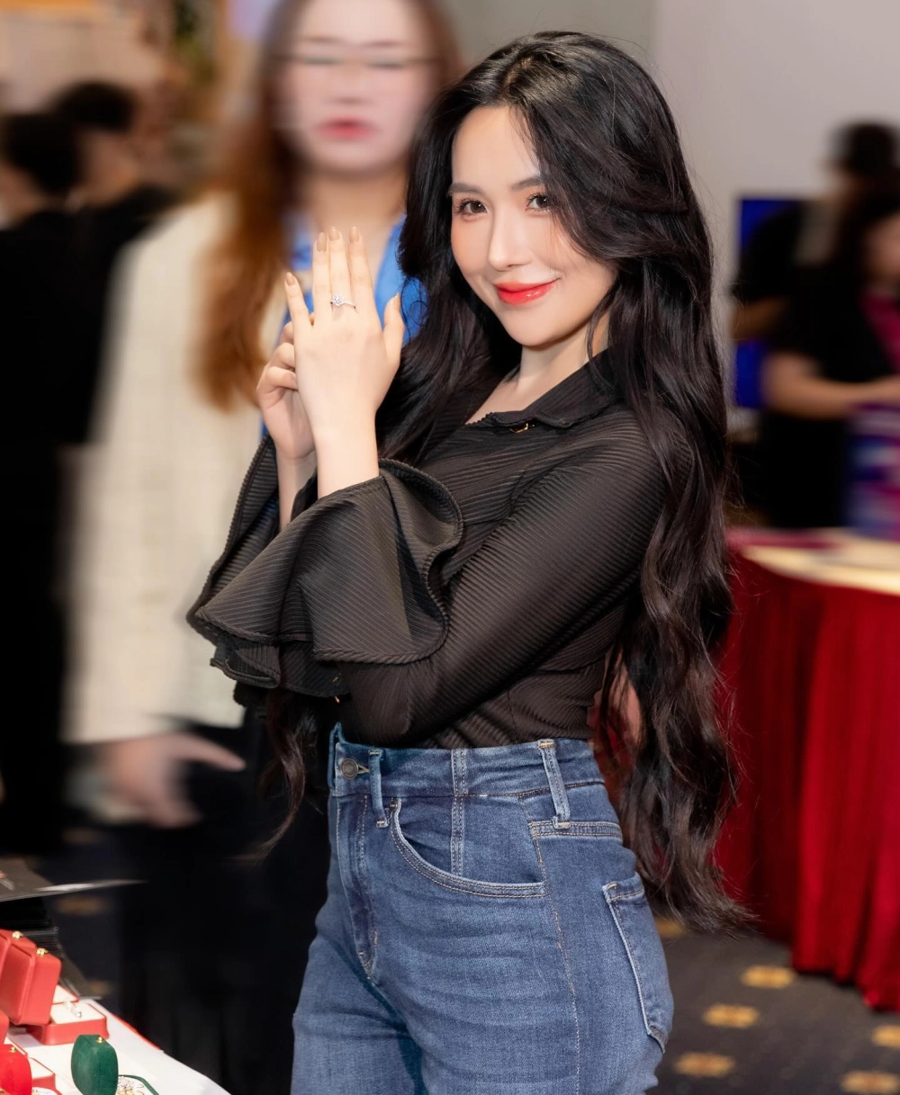 Ảnh vóc dáng khiến tò mò Viên Vibi cao bao nhiêu