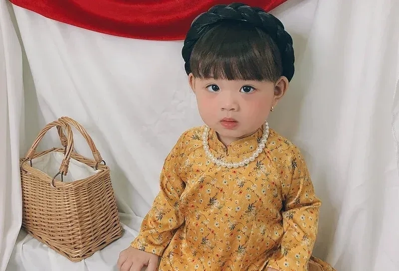 Tải hình nền em bé gái dễ thương và miễn phí