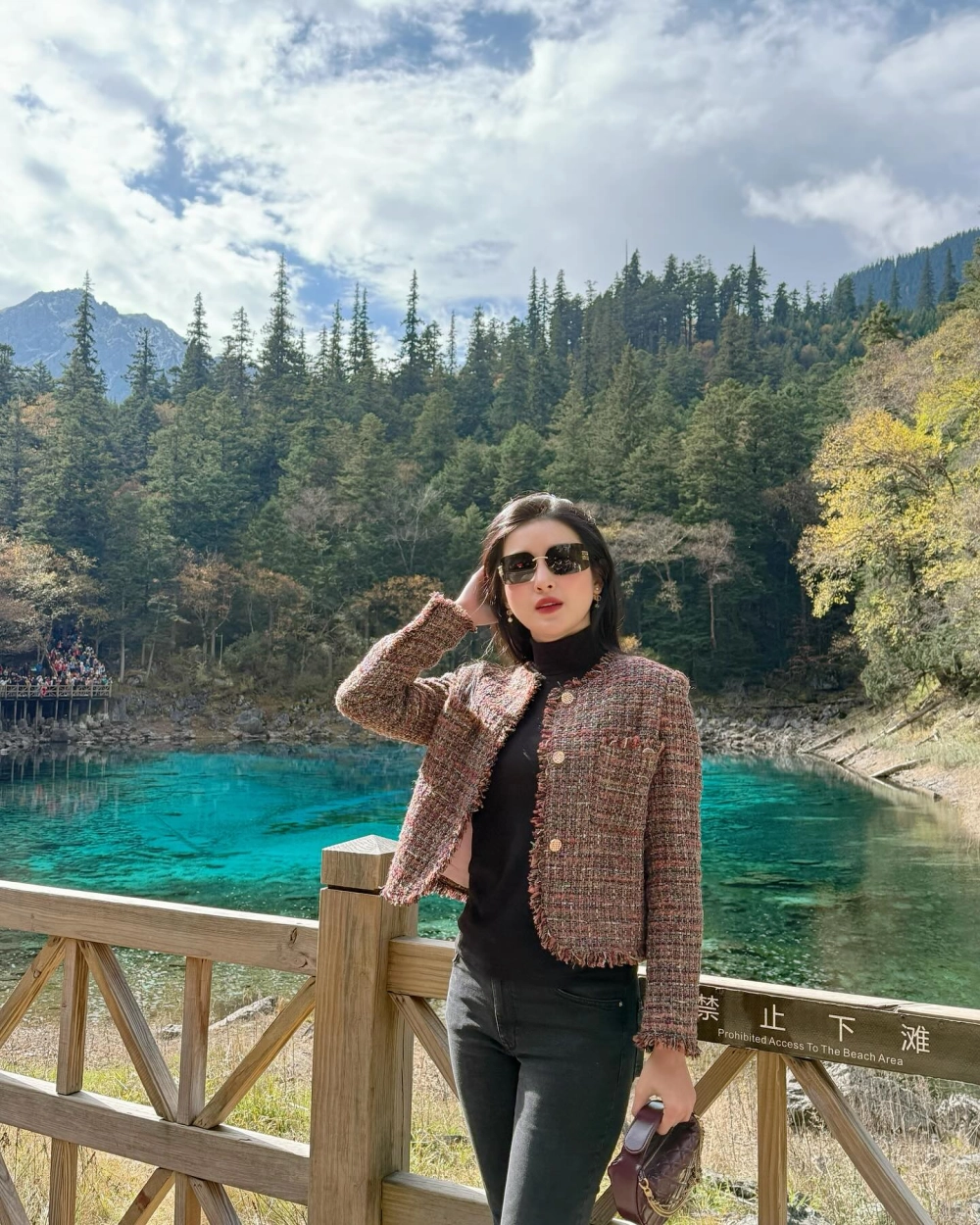 Hình ảnh dịu dàng và đằm thắm của Huyền My áo dài