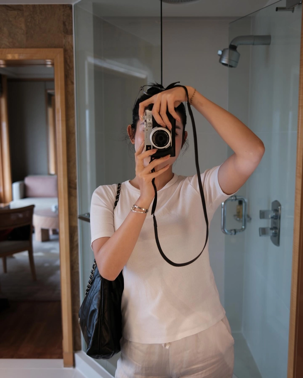 Góc chụp táo bạo nhưng tinh tế khi Huyền My mặc bikini