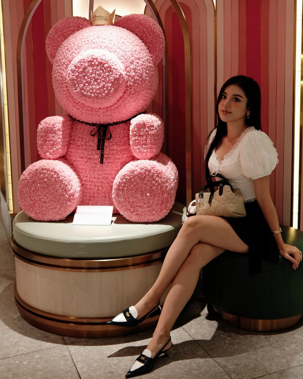 Bộ ảnh quyến rũ trong trang phục á hậu Huyền My bikini