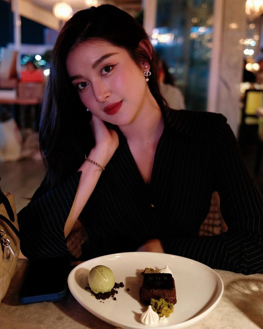 Visual sang trọng và thanh lịch của á hậu Huyền My