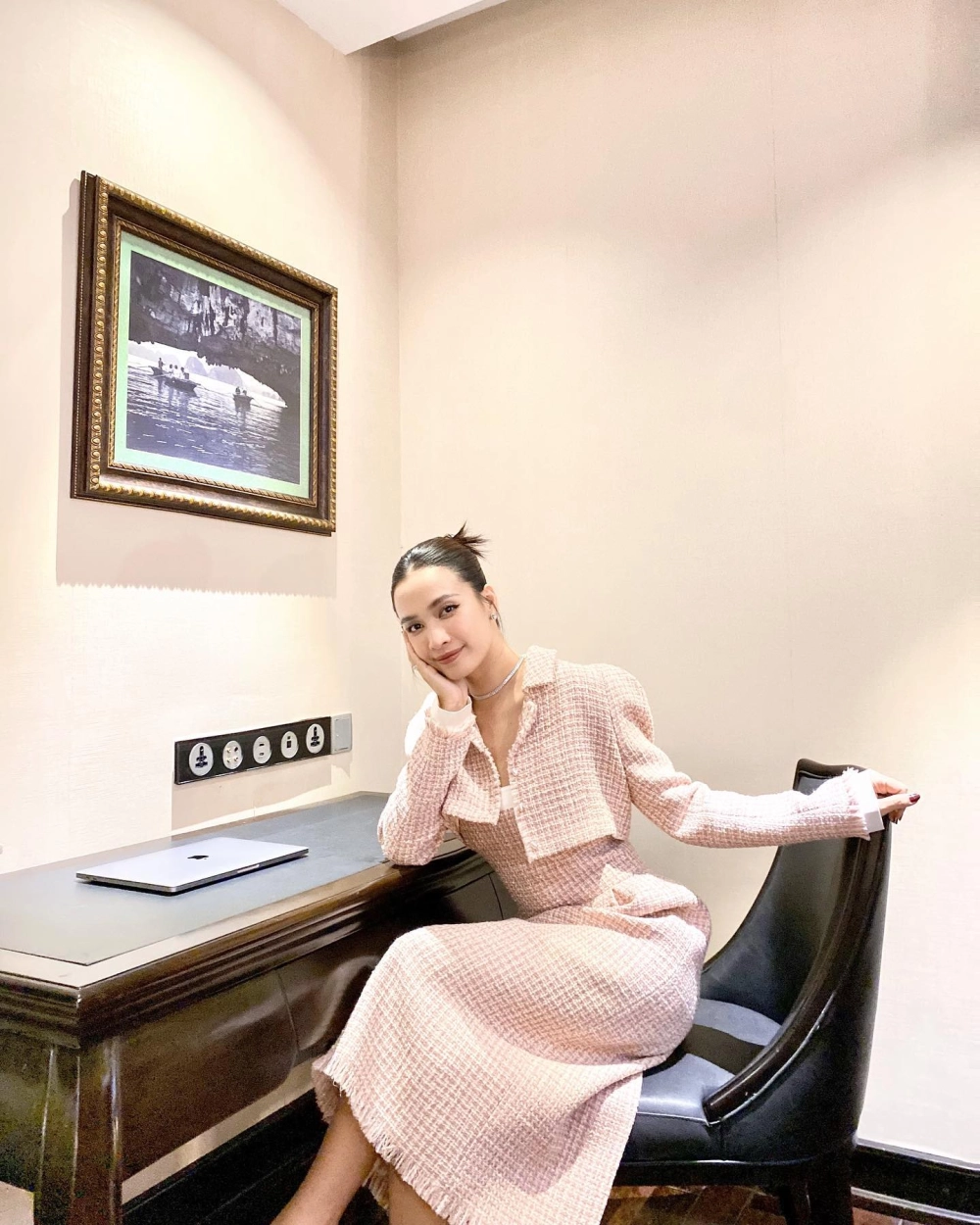 Nét dịu dàng và bản lĩnh nổi bật trong đội hình Ái Phương chị đẹp đạp gió rẽ sóng