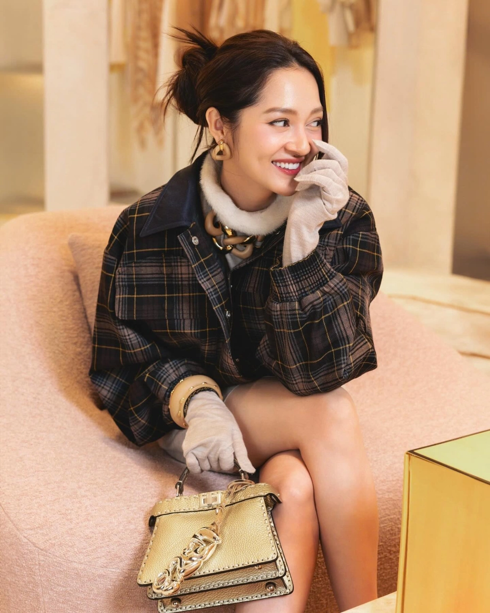 Hình ảnh lộng lẫy trong bao anh mv mới phát hành