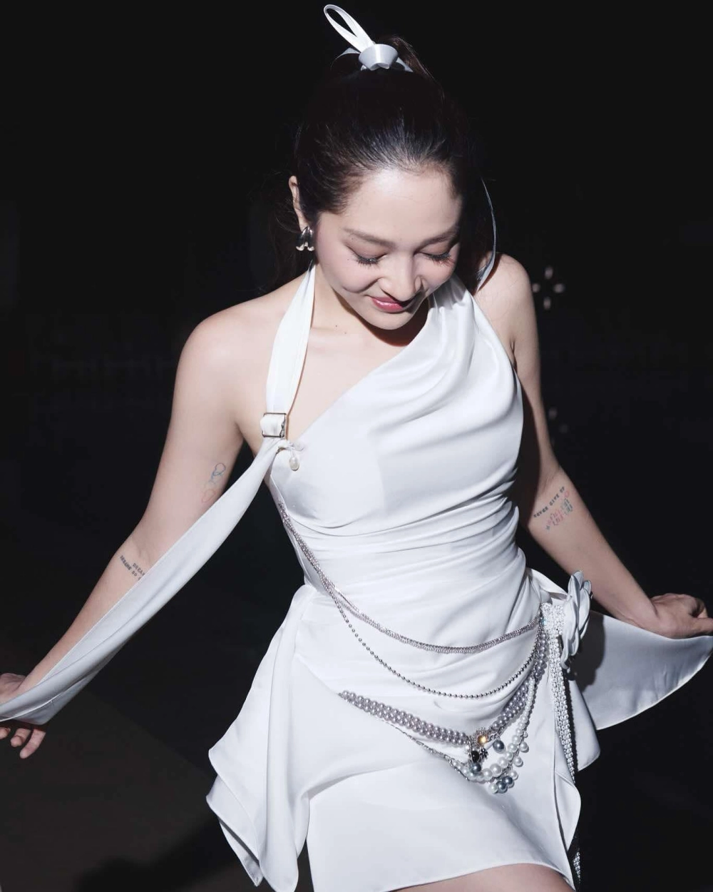 Outfit giúp đo rõ Bảo Anh chiều cao quyến rũ