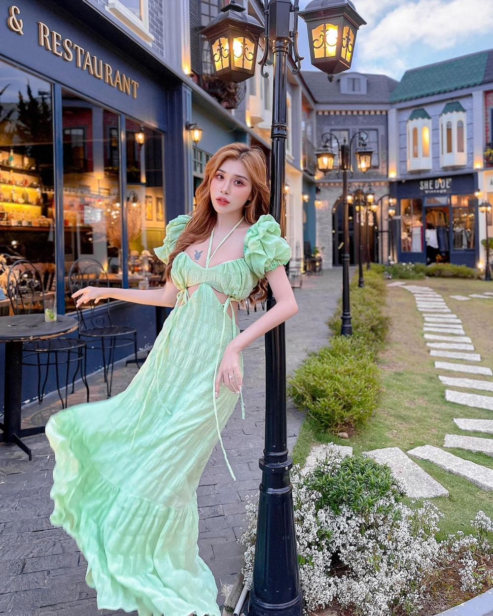 Biểu cảm trên sân khấu làm rõ thêm về ca sĩ Bảo Trân là ai