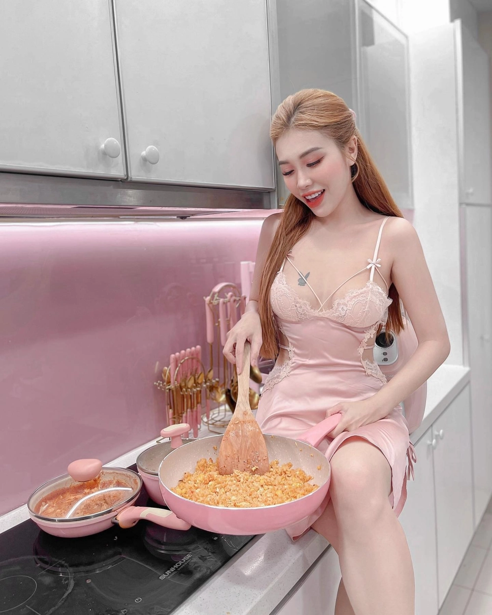 Bức ảnh gây tò mò khiến fan hỏi Pinky Bảo Trân có người yêu chưa