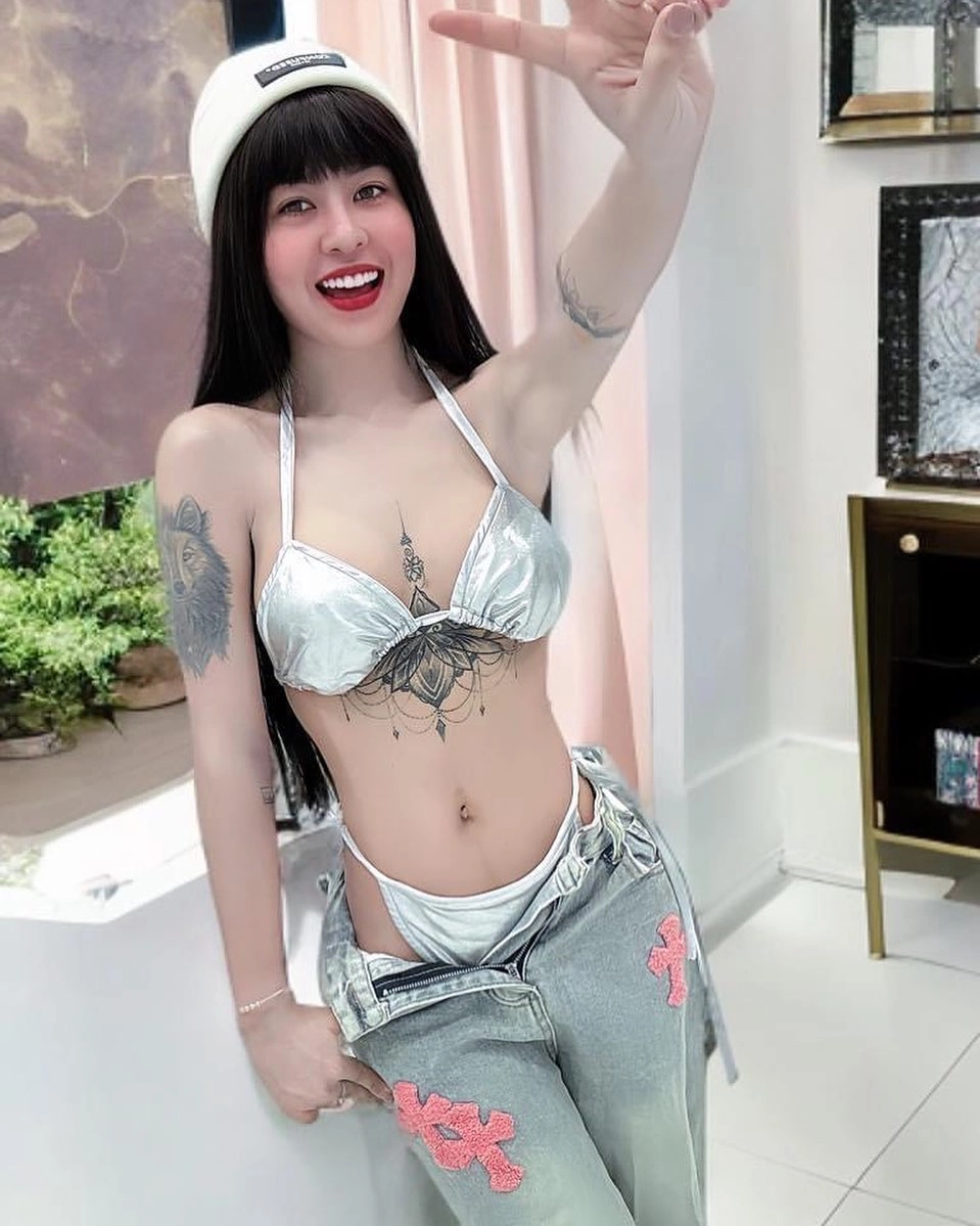 Khoảnh khắc sân khấu ngọt ngào giữa Vương Linh Cẩm Tiên