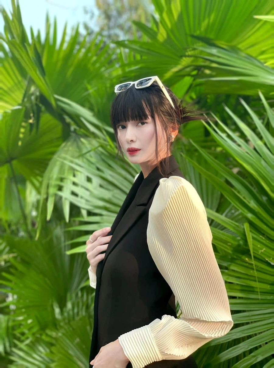 Bức hình toàn thân thể hiện rõ chiều cao Cao Thái Hà