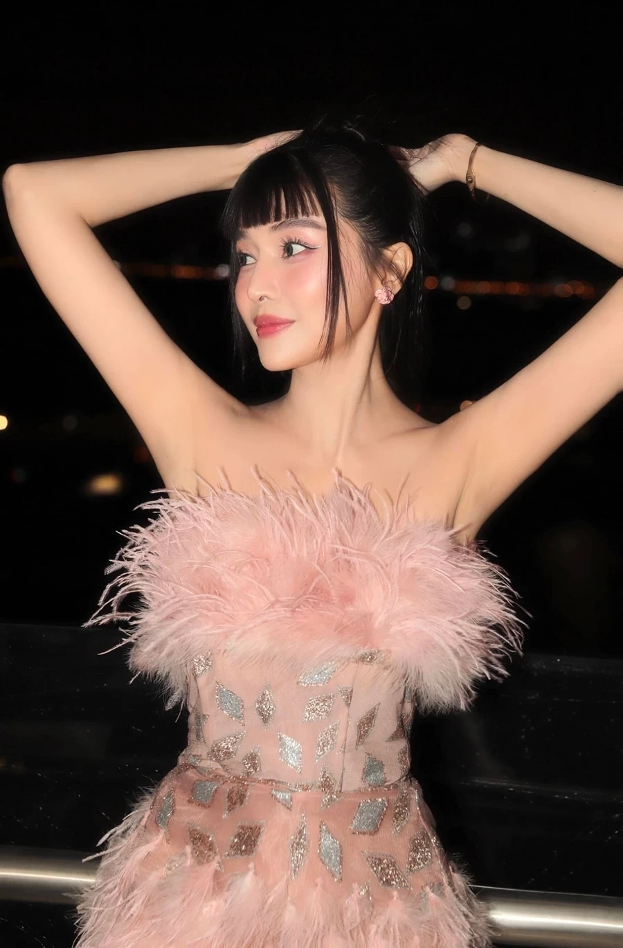 Hình ảnh đời thường gây tò mò Cao Thái Hà có chồng chưa