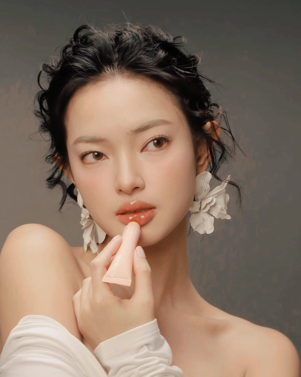 Visual buồn nhẹ trong ca khúc Châu Bùi hết yêu