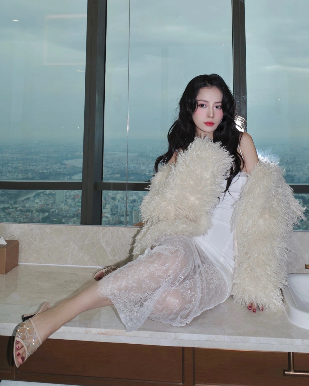 Ảnh trình diễn cuốn hút tại Chi Pu đạp gió