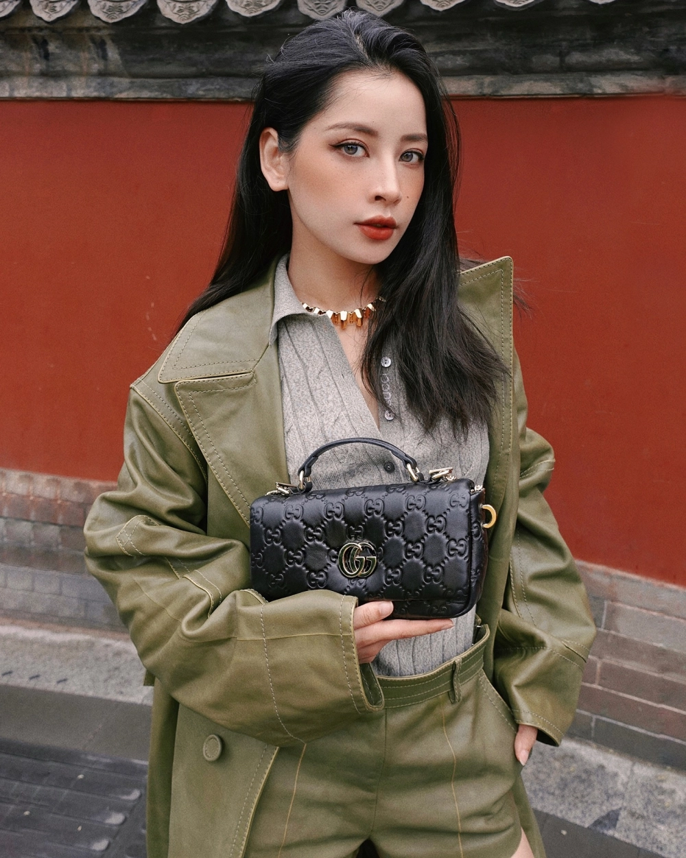 Cảnh quay bắt mắt đại diện lời bài hát Đóa Hoa Hồng Chi Pu