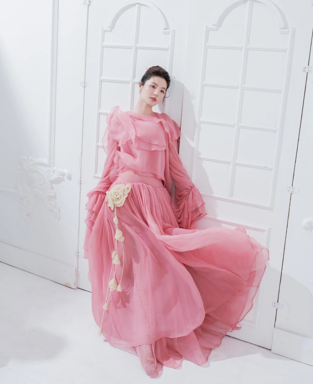 Hình ảnh cập nhật khiến fan tò mò Diễm My giờ ra sao