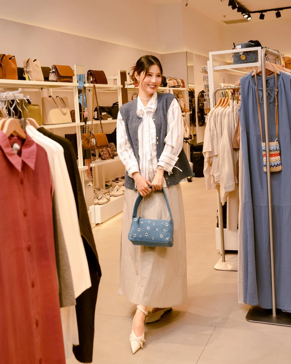 Bức ảnh trẻ trung khiến fan tìm hiểu Diễm My sinh năm bao nhiêu