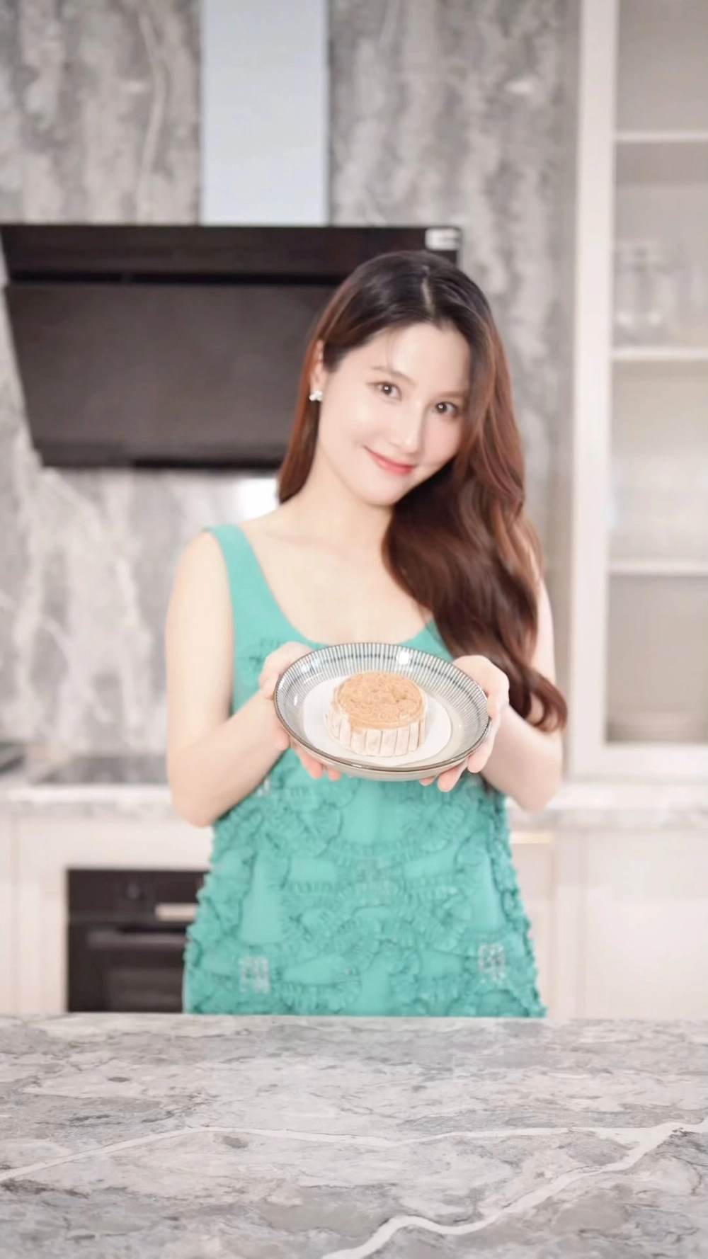 Ảnh đôi gợi tò mò cho nội dung chồng Diễm My 9X là ai