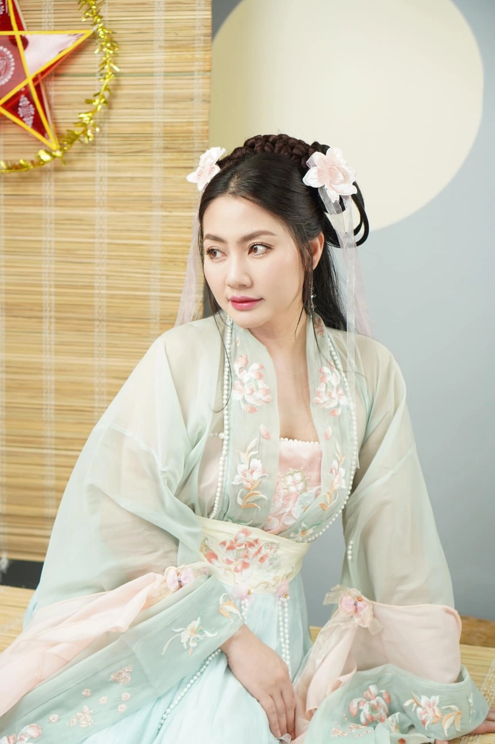 Visual sáng rực như một viên Ngọc Lan đích thực