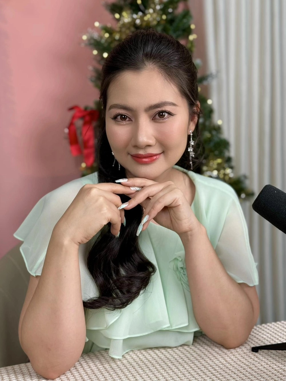 Biểu cảm hài hước dễ thương của diễn viên hài Ngọc Lan