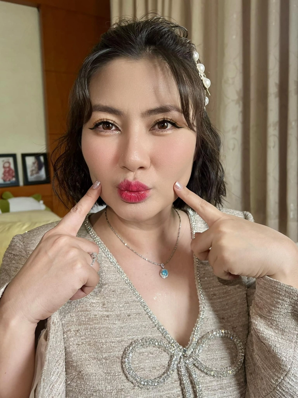 Khoảnh khắc khiến nhiều người hỏi chồng cũ của diễn viên Ngọc Lan là ai