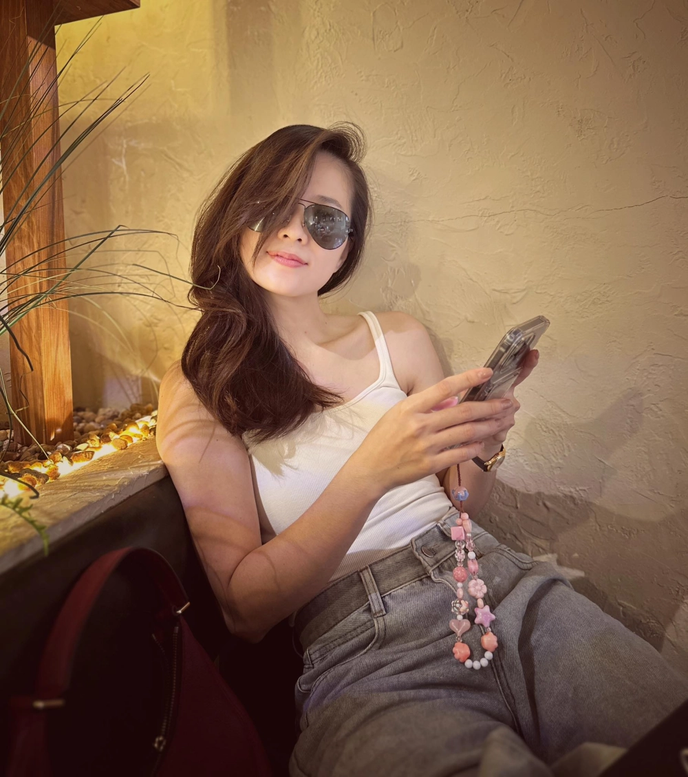 Ảnh full body hé lộ diễn viên Thùy Trang cao bao nhiêu