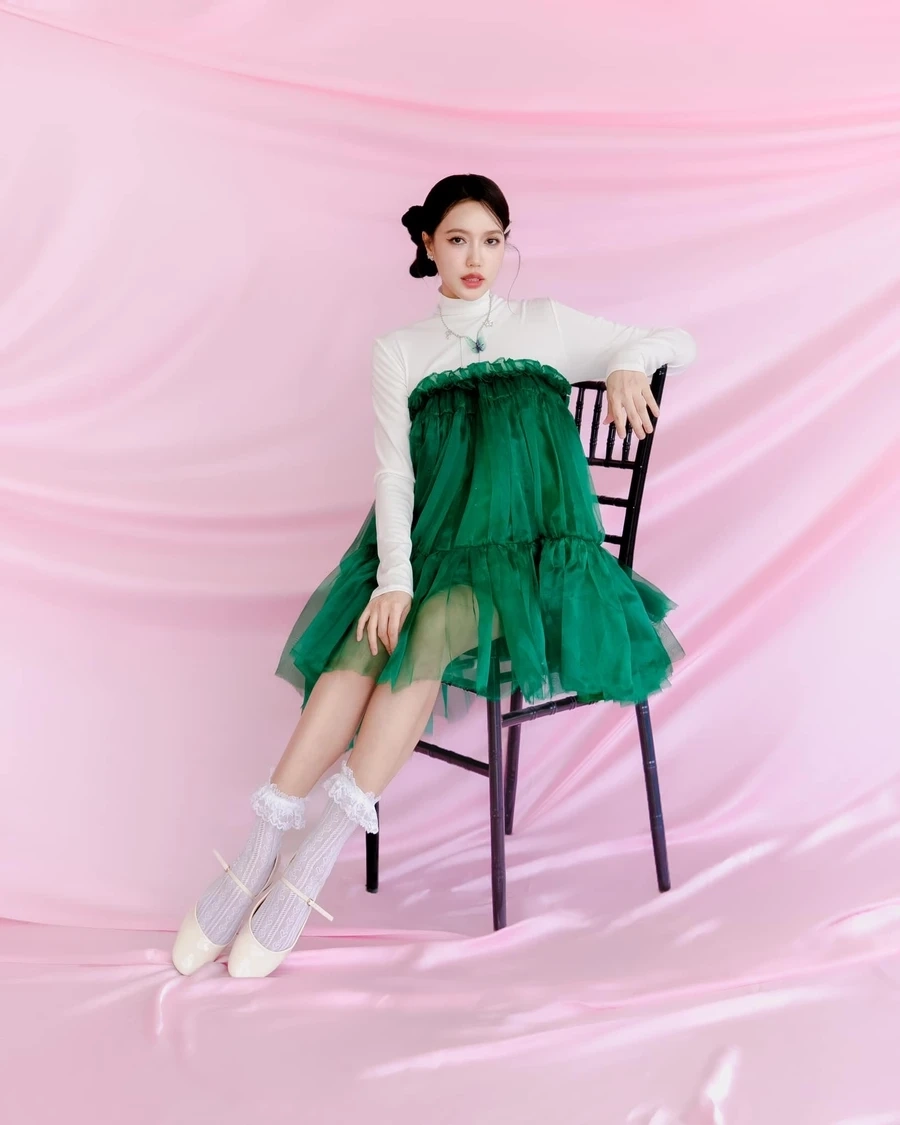 Ảnh phim trường sôi động của Diệu Nhi đóng phim