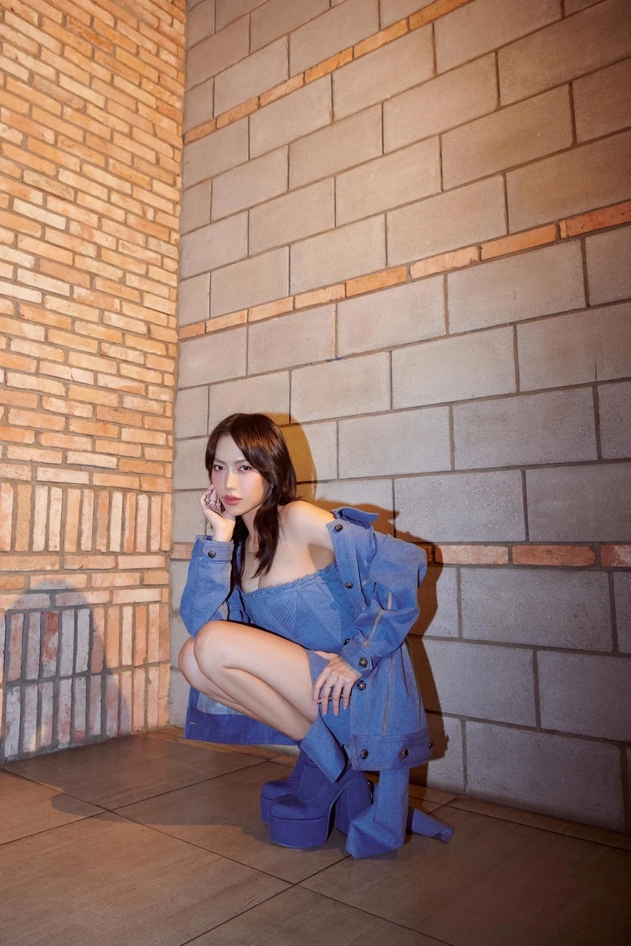 Ảnh hành động mạnh mẽ ghi lại hình ảnh Diệu Nhi sao nhập ngũ