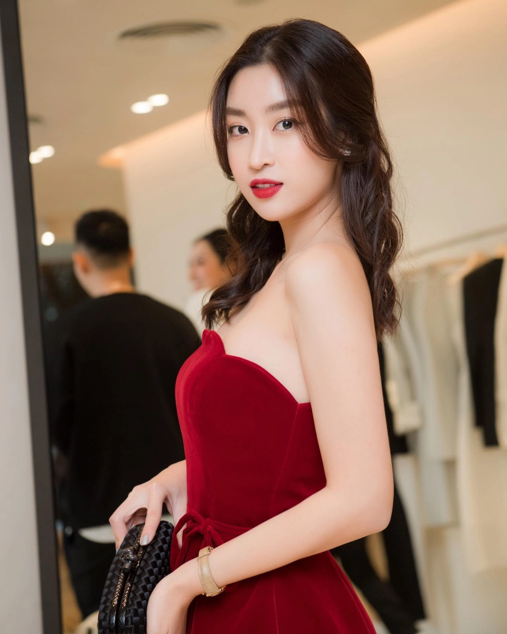 Nhan sắc dịu dàng của hoa hậu Đỗ Mỹ Linh thu hút mọi ánh nhìn