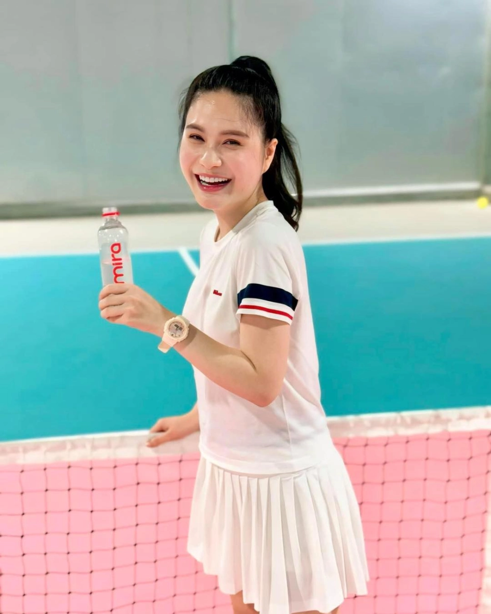 Hình ảnh im lặng giữa ồn ào Đoàn Di Băng vỡ nợ gây xôn xao