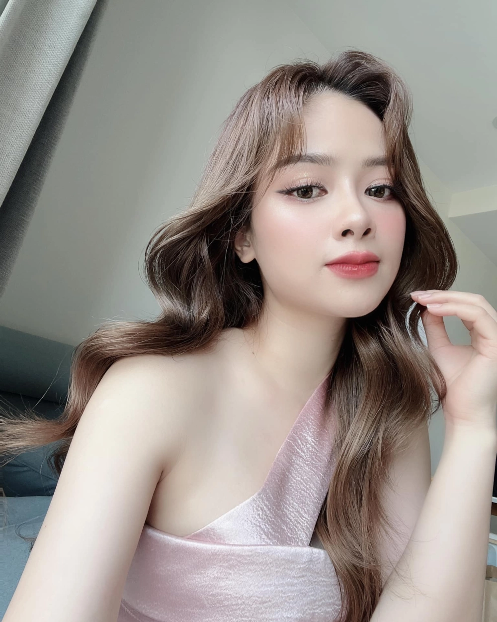 Góc ảnh tĩnh lặng khi thể hiện Chú Đại Bi Dương Hoàng Yến.