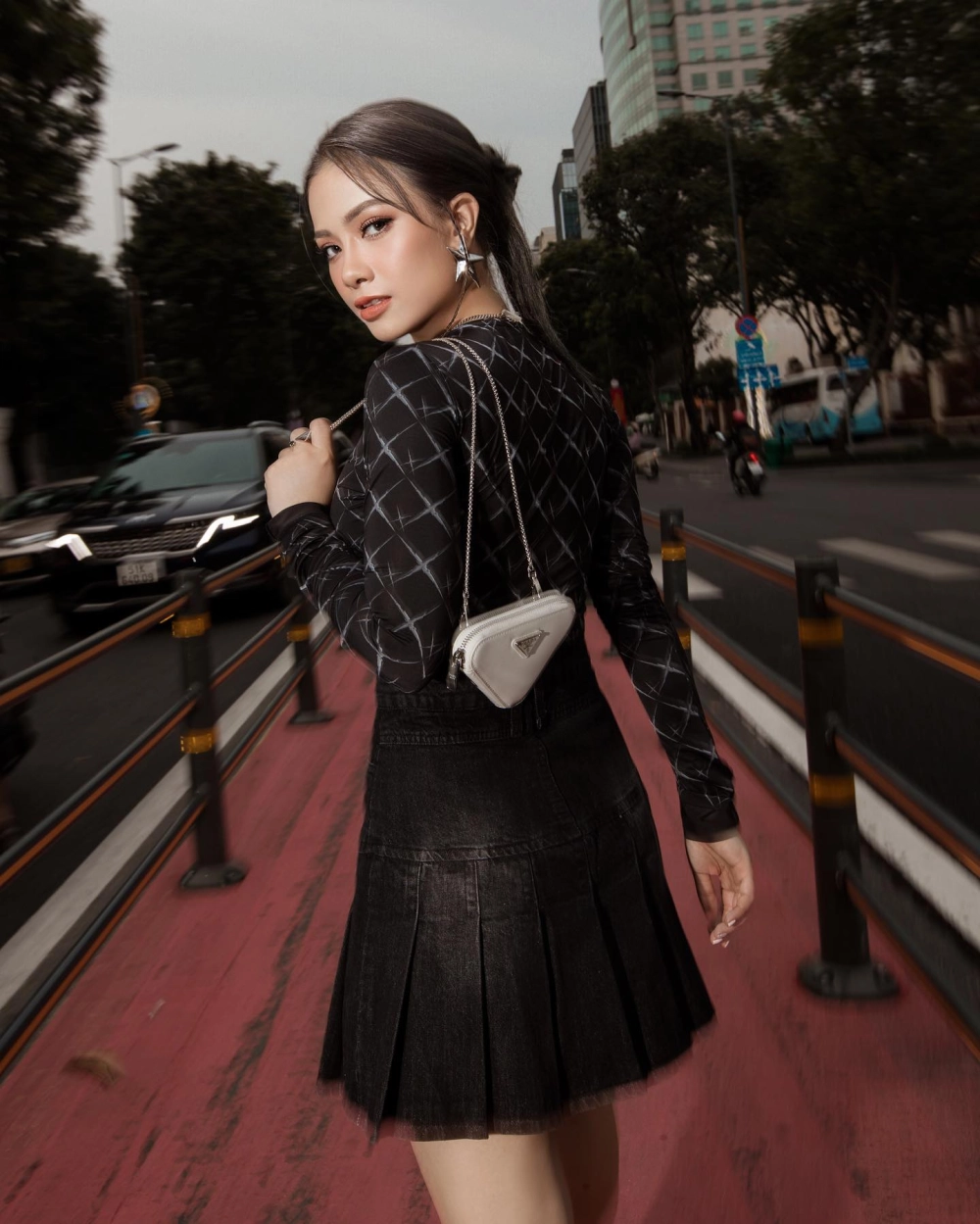 Ảnh biểu diễn truyền cảm hứng với ca khúc Khát Vọng.