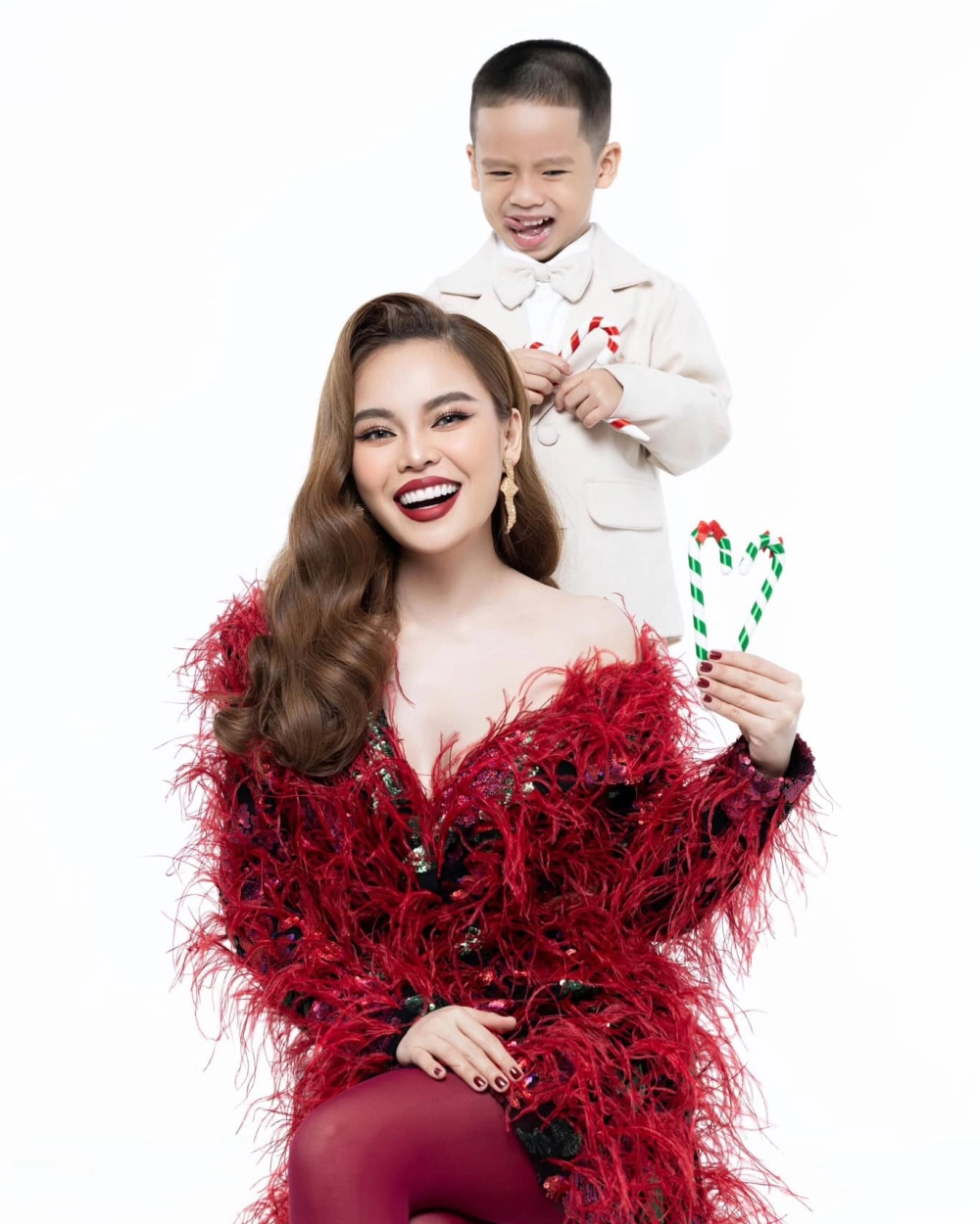 Tạo hình cổ điển gợi nhớ trong mùa thu chết Giang Hồng Ngọc