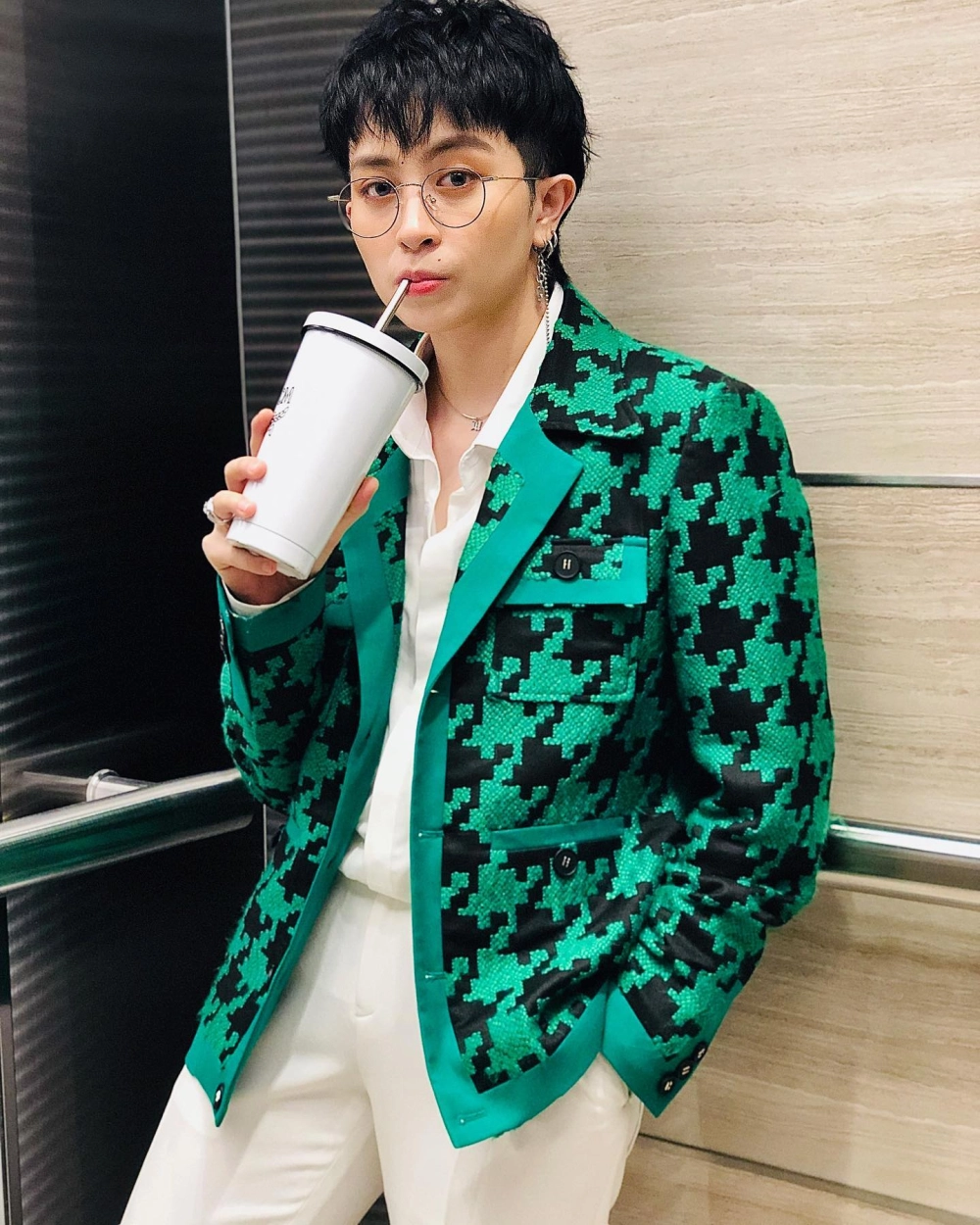 Visual artist profile từ Gil Lê official