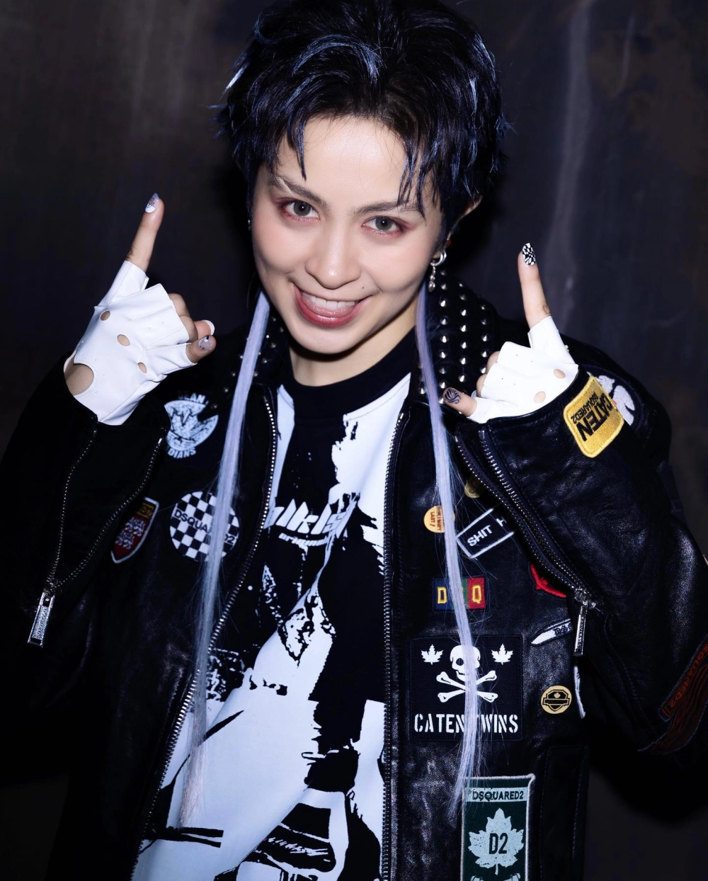 Biểu cảm tự tin khi Gil Lê nói tiếng Anh