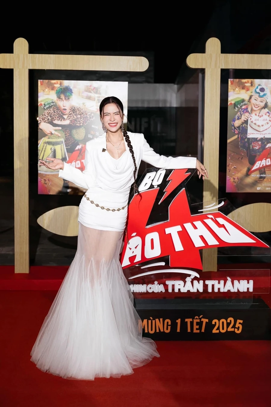 Hình ảnh dịu dàng trong ca khúc Tay trái chỉ trăng Hà Nhi