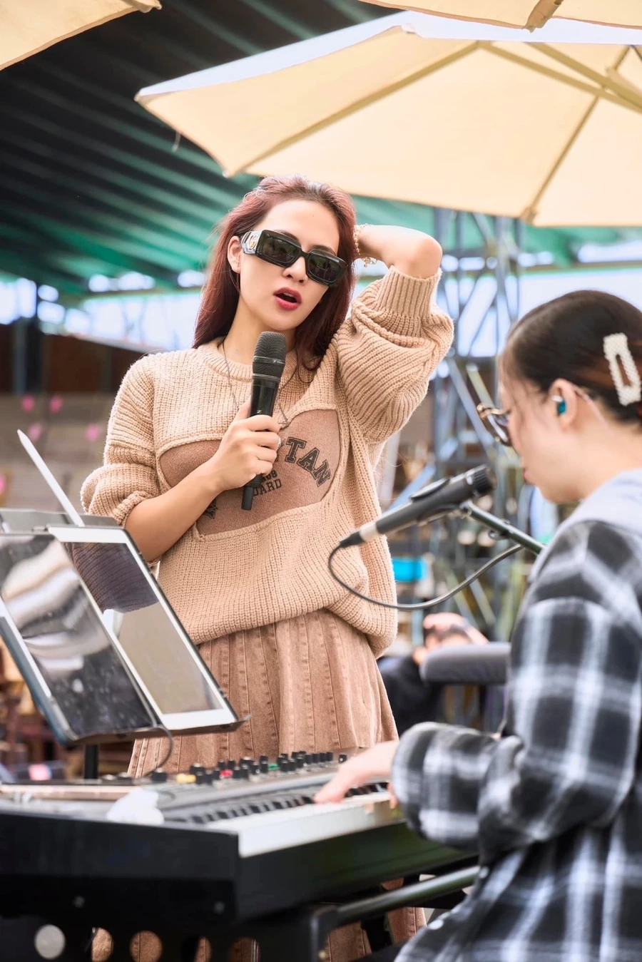 Cảm xúc day dứt trong ca khúc Chưa quên người yêu cũ Hà Nhi