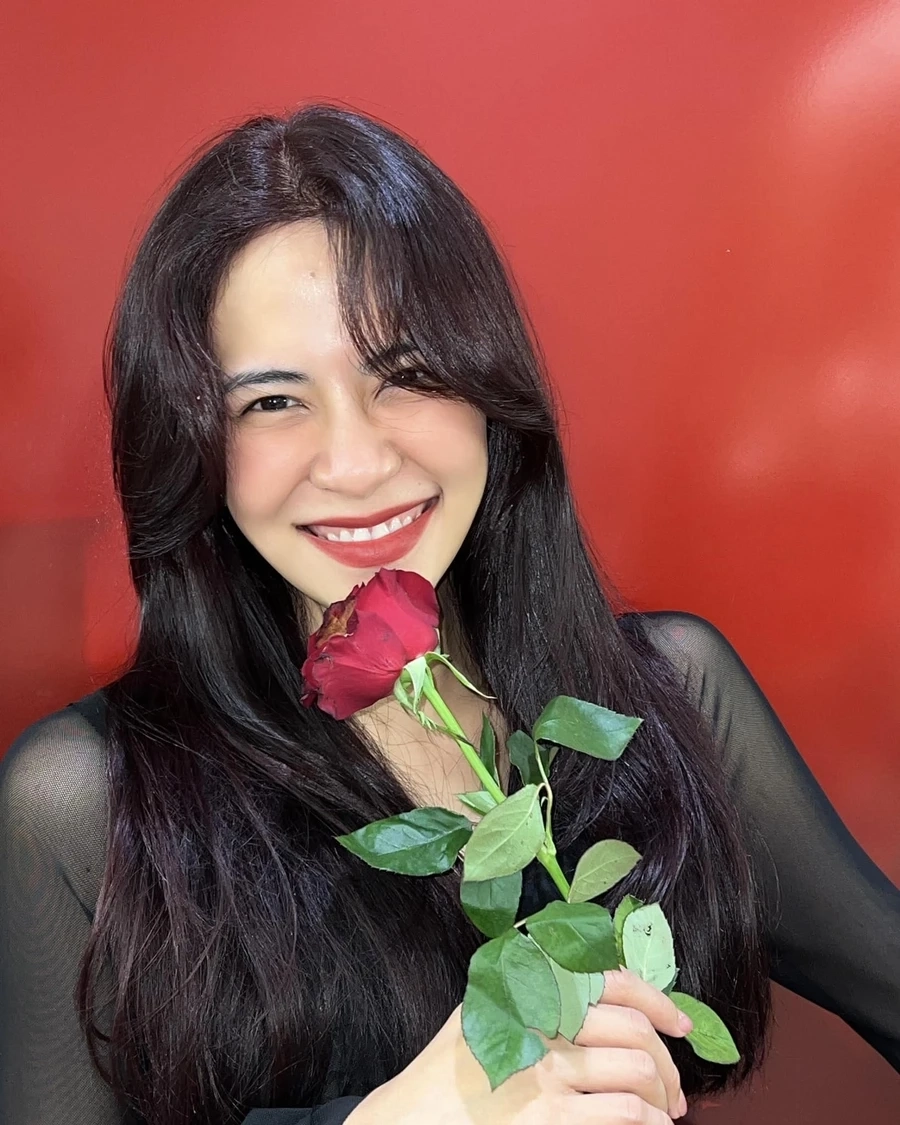 Khoảnh khắc thăng hoa khi Hà Nhi hát live tại sự kiện