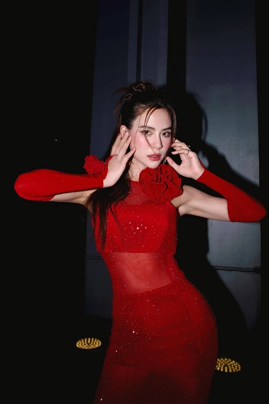 Ảnh minh họa cho video karaoke Ai rồi cũng sẽ khác Hà Nhi