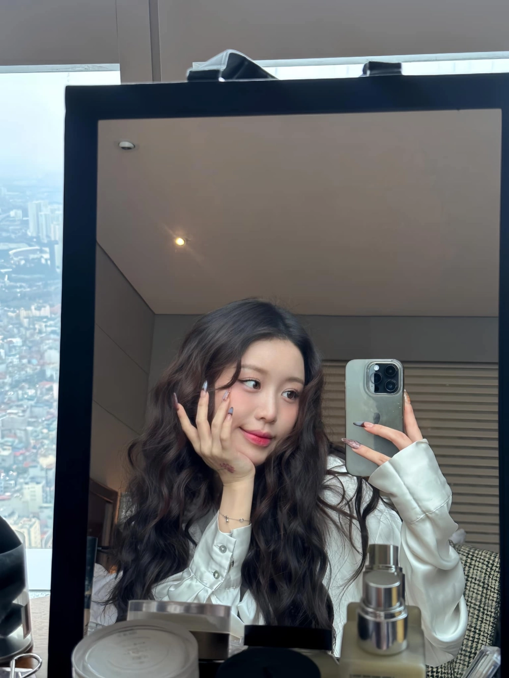 Ảnh ngọt lịm phù hợp với lời bài hát Han Sara lỡ yêu mất rồi