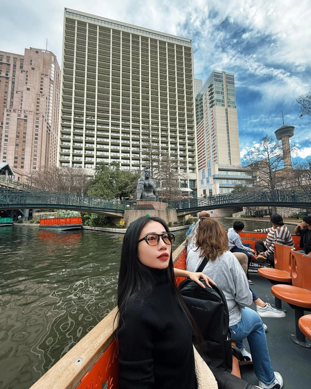 Ảnh cảm xúc đầy sâu lắng từ MV Hằng BingBoong rời