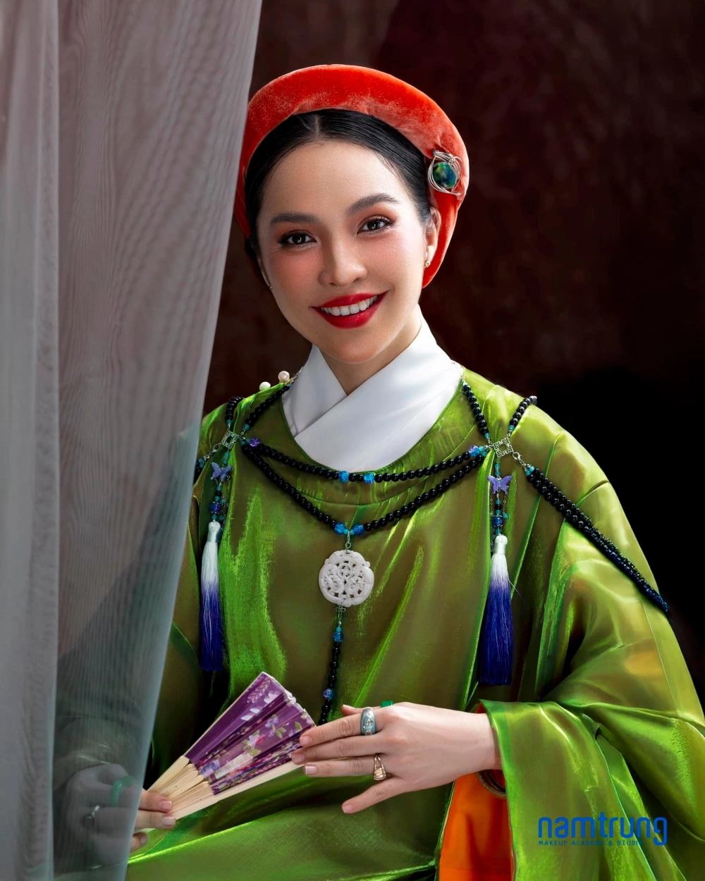 Khung ảnh nhẹ nhàng, hỏi về bản sắc Hiền Thục là gì