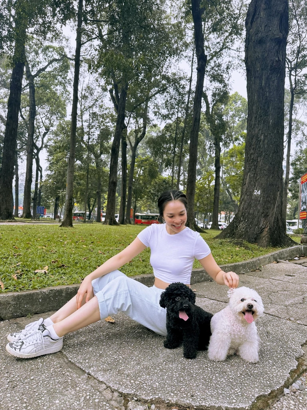 Visual nhẹ nhàng trong MV Hiền Thục sứ thanh hoa